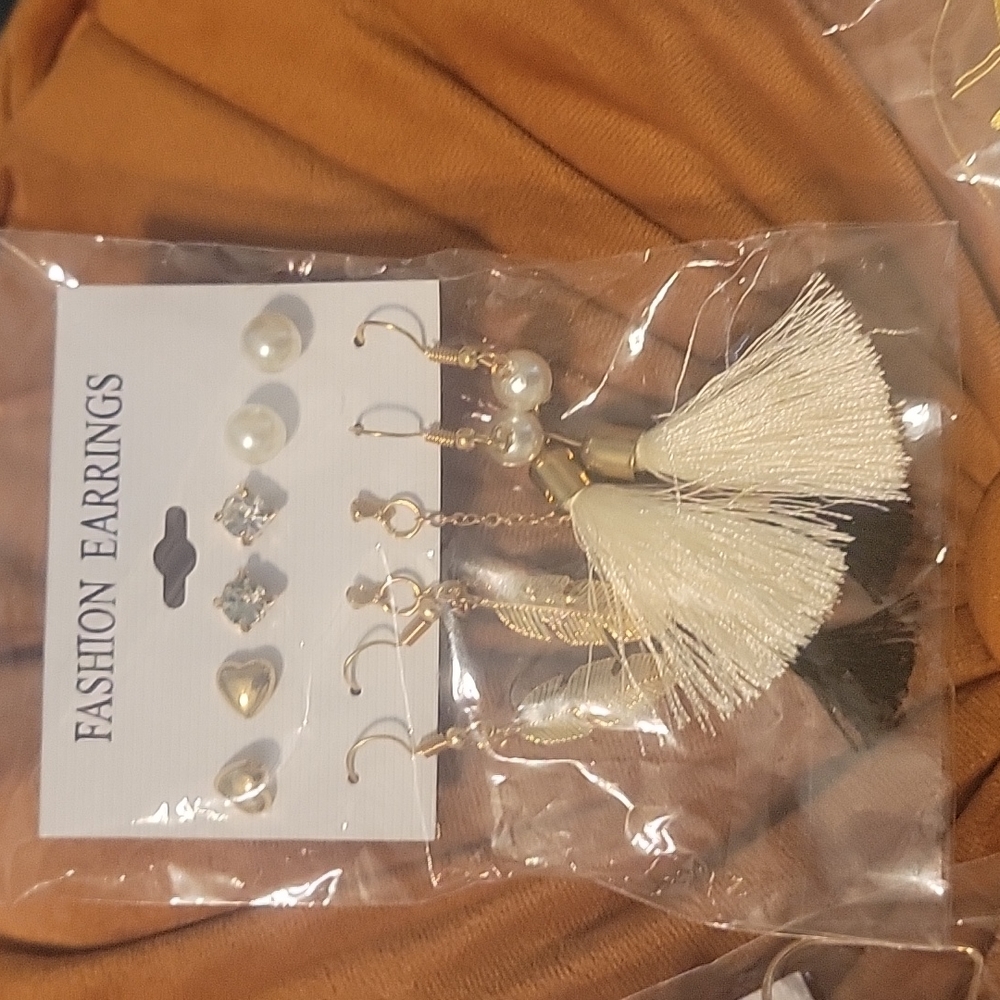 Earing sets - Picture 2 of 4